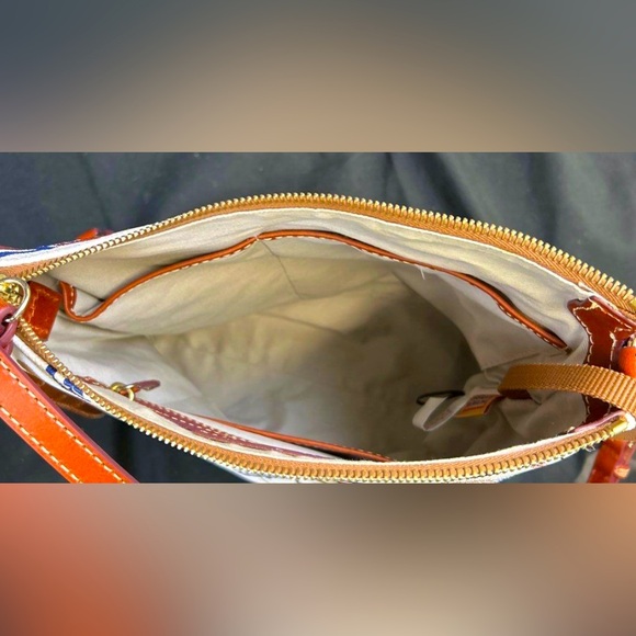 Dooney & Bourke meets MLB Los Angeles Dodgers! 2024 World Series Champs & Pouch - Picture 3 of 12